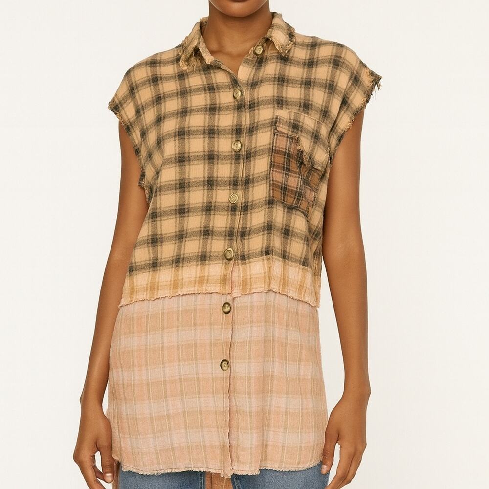 POL Plaid Sleeveless Button Down Blouse Dip Dye Hem Tan Peach L Tunic